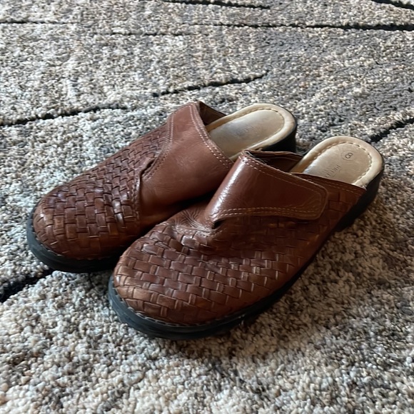 Ladies leather clogs size 8. - Picture 4 of 4